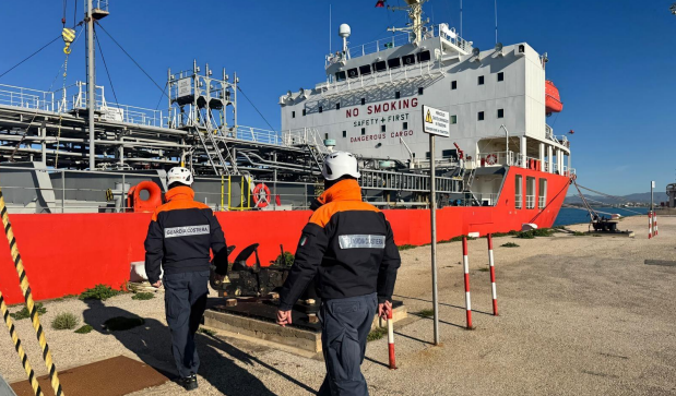 Porto isola di Gela, ispezione a bordo di una unità mercantile: scatta il provvedimento di fermo