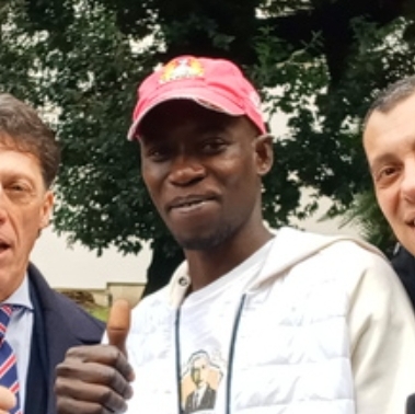 Il riscatto di Bansumana, pizzaiolo dopo la schiavitù