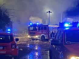 Esplosione della palazzina di 3 piani a San Giovanni Galermo. Il sindaco: “Verifiche su un possibile disperso”