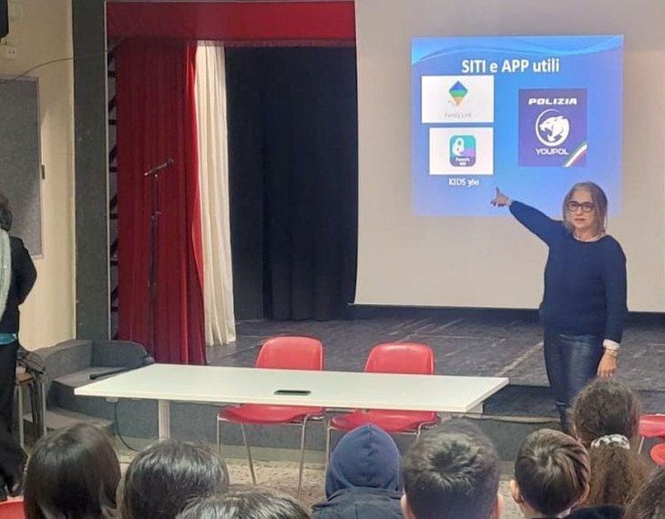 A Catania progetto “Stop Phone” in 17 Istituti scolastici e 1800 studenti per un uso corretto del telefono cellulare