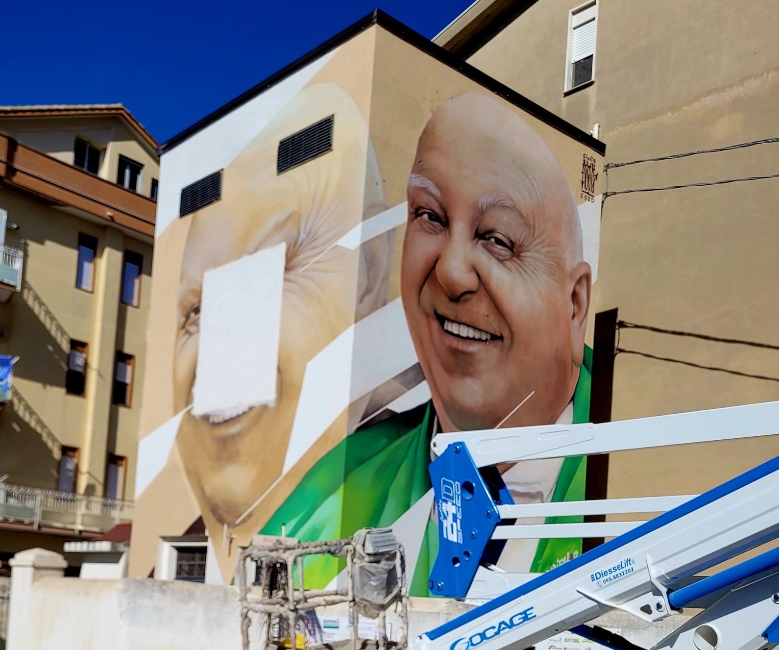 Serradifalco. Ultimati i lavori di ripristino del murale di via Crucillà dedicato a padre Bonasera