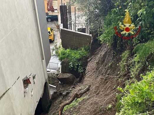 Maltempo a Messina, Pompieri soccorrono 4 automobilisti