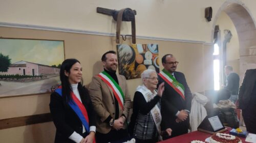Delia. Il sindaco e il presidente del consiglio festeggiano a Melilli i 100 anni di nonna Anna Castronovo