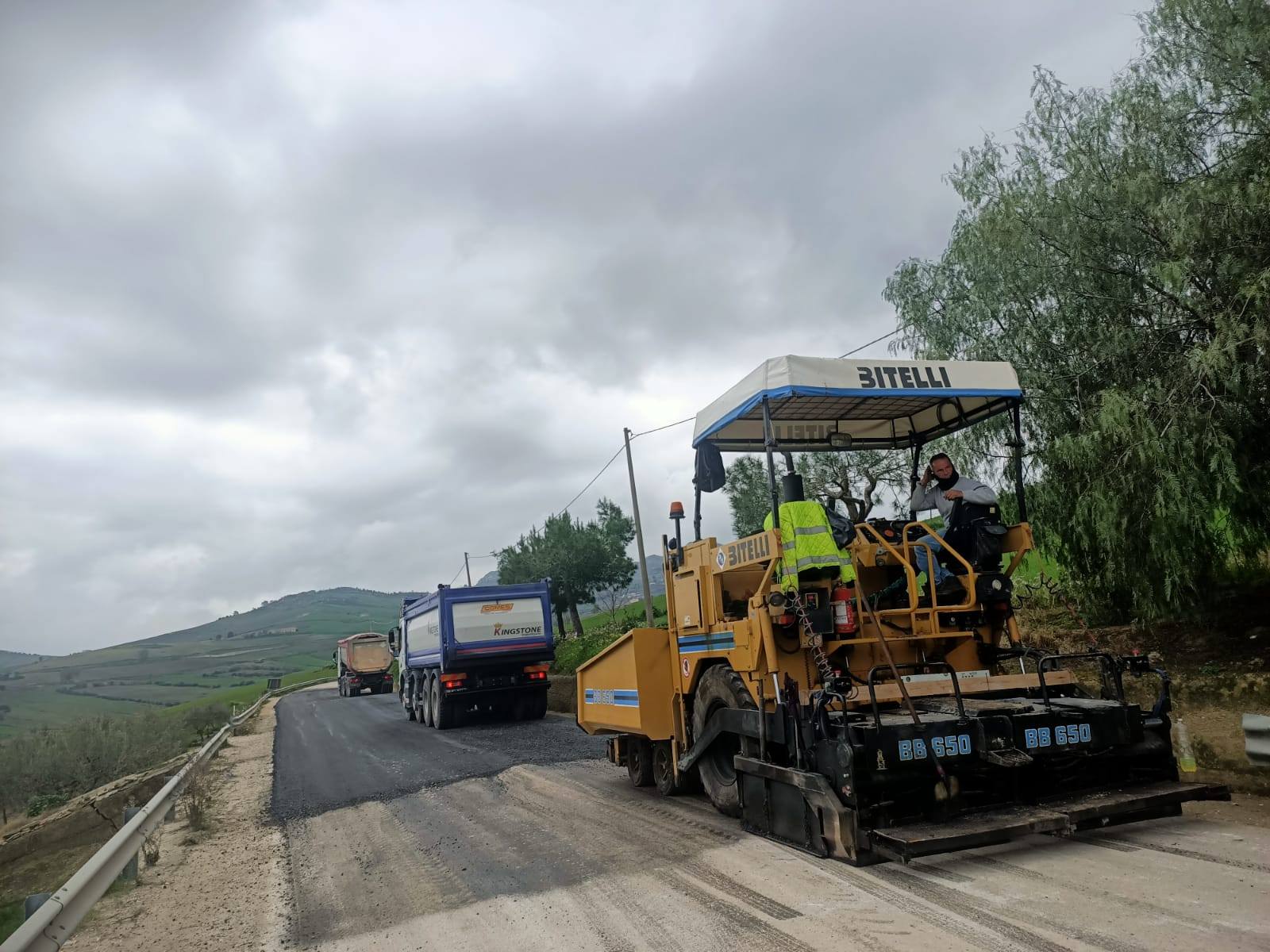 Vallelunga. Ultimati i lavori di asfaltatura della strada provinciale 18. Il sindaco: “Lavori effettuati grazie a sinergia tra istituzioni”