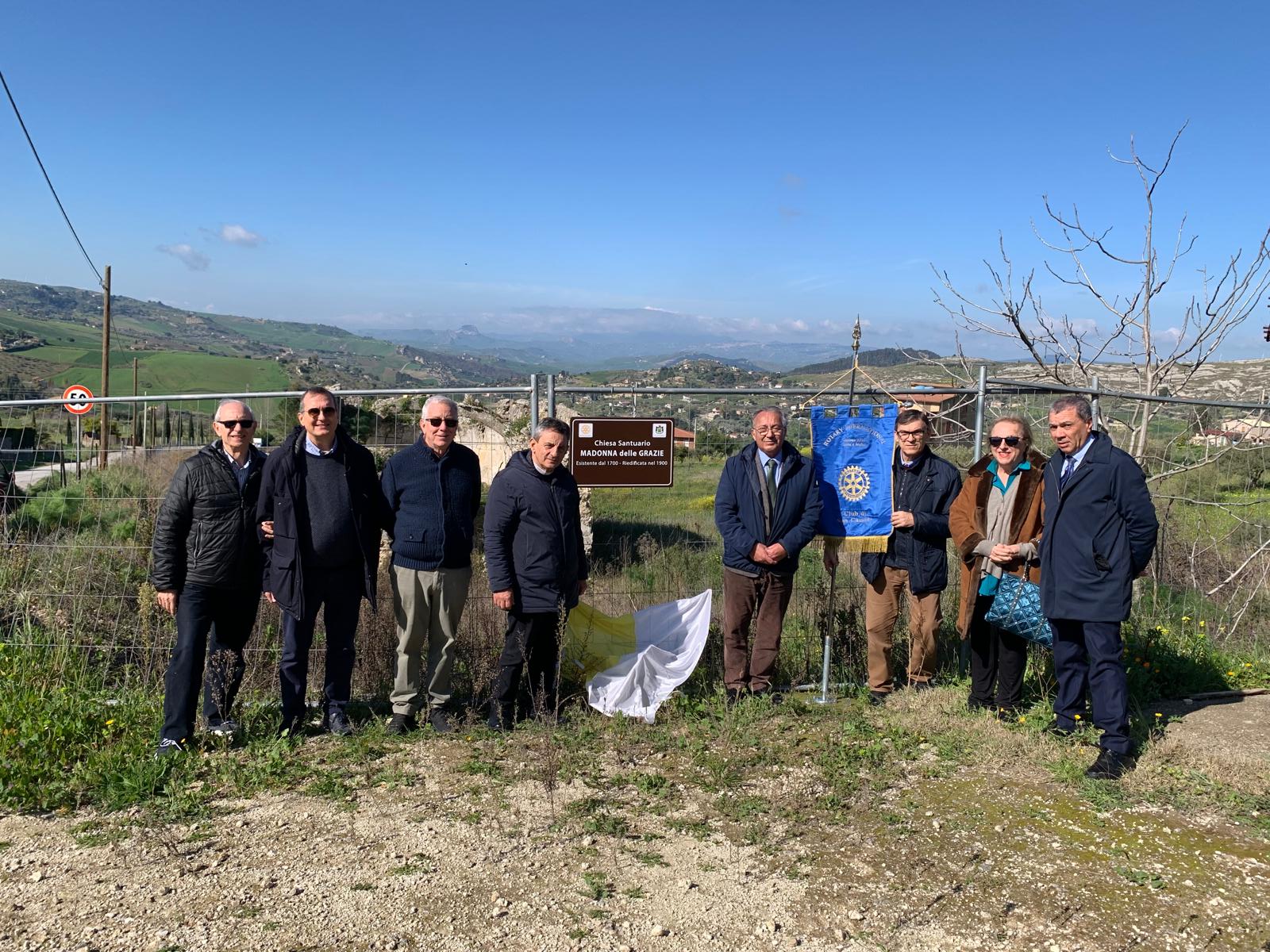 San Cataldo. Il Rotary colloca carta turistica nel Santuario della Madonna delle Grazie