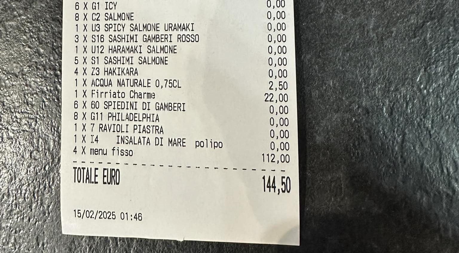 Cena di San Valentino, due coppie via senza pagare conto: titolare del ristorante posta lo scontrino sui social