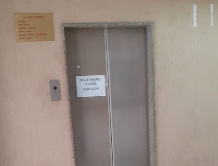Sommatino. La segnalazione: “Comune non accessibile ai disabili: ascensore fuori uso da 2 anni”
