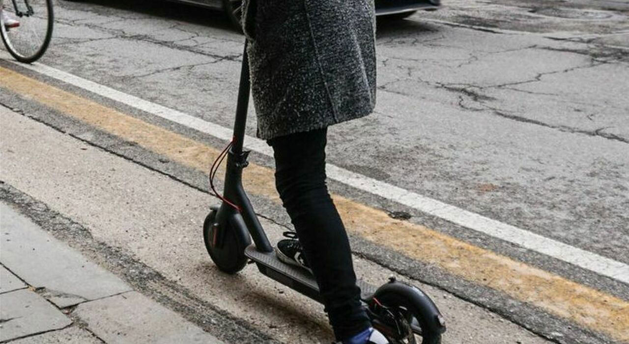 Ubriaco, preferisce guidare monopattino piuttosto che l’auto: fermato rischia 2 anni di carcere
