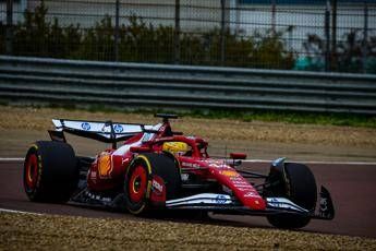 Ferrari, tifoso abbatte albero per vedere test di Fiorano – Video