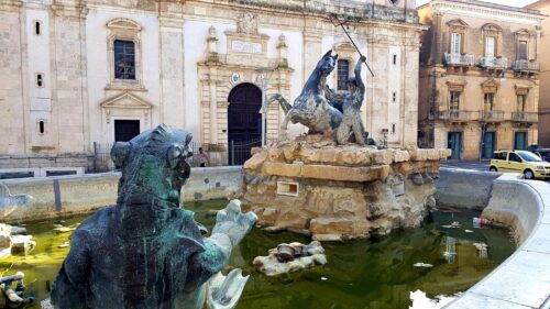 Caltanissetta. Leandro Janni (Italia Nostra Sicilia): “Avvilente degrado nella Fontana del Tritone”
