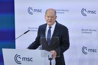 Germania, Scholz contro Vance: “Non accettiamo interventi esterni. Afd banalizza olocausto”