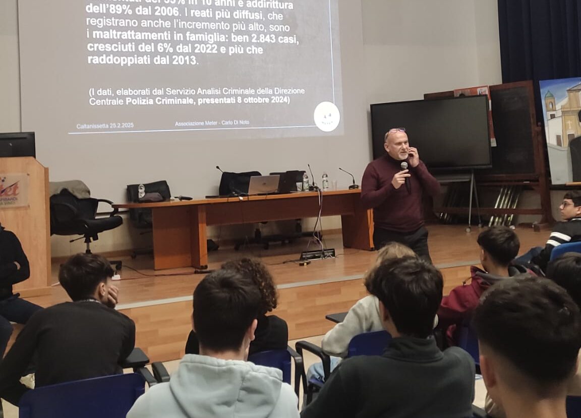 Caltanissetta. “I pericoli del web”, incontro con l’associazione Meter all’Itet “Rapisardi da Vinci”