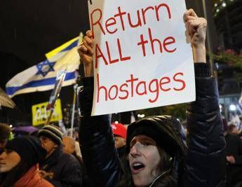 Israele, Netanyahu: “Riporteremo a casa tutti i nostri rapiti”. Hamas pronta a seconda fase accordo
