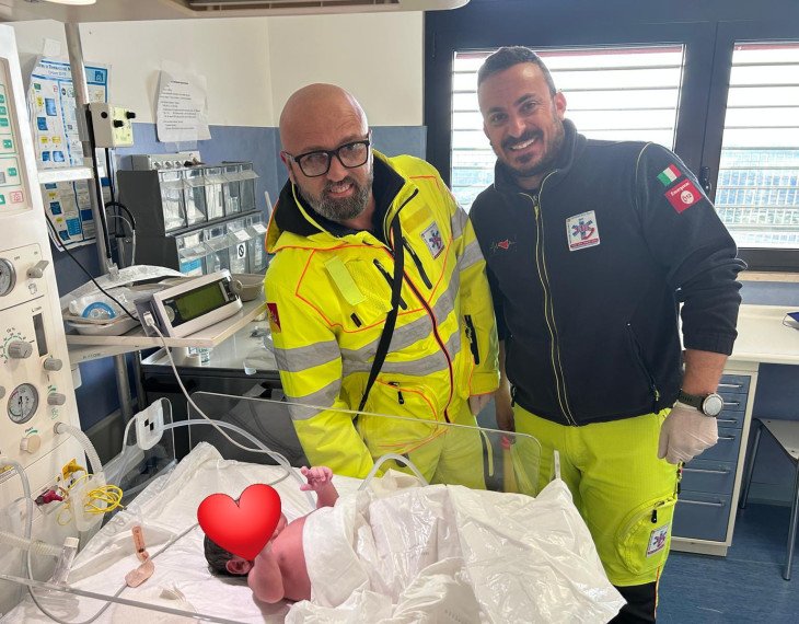 In poche ore in Sicilia due parti grazie all’intervento del 118. Il presidente Seus, Riccardo Castro: “Orgogliosi dei nostri operatori”