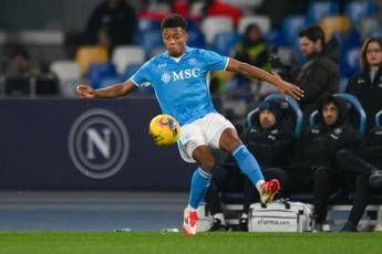 Napoli, infortunio per Neres: c’è lesione, a rischio la sfida con l’Inter
