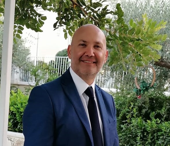 Mussomeli, strade e strutture degradate.  il cittadino Natalino Piazza: “Protestiamo per avere riconosciuti i nostri diritti”