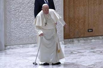 Papa Francesco, le visite a sorpresa: dal negozio di dischi alle case di Bruck e Bonino