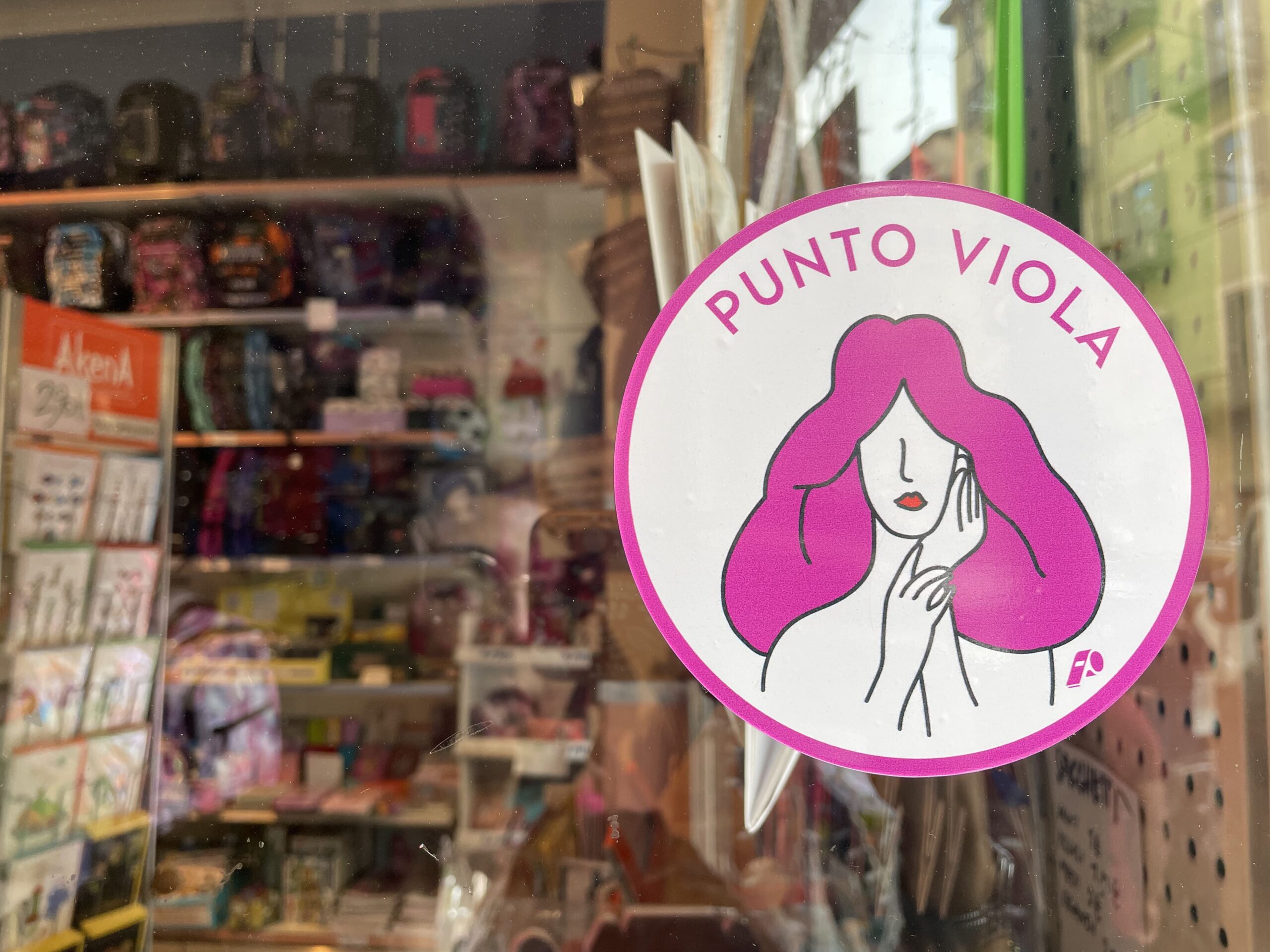 Caltanissetta. Il gruppo “Futura – Costruiamo insieme la Città” aderisce e sostiene il  progetto “Punti Viola di DonneXStrada”