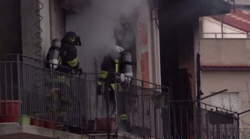 Tragico incendio in abitazione dell’Agrigentino:  47enne muore per salvare le figlie e la madre