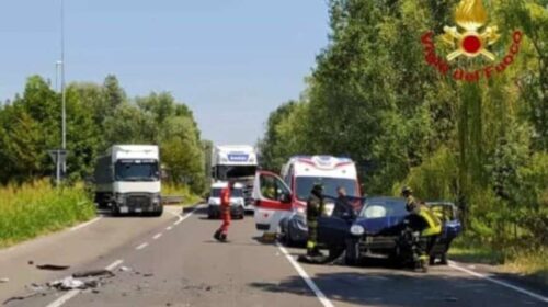 Caltanissetta. In piazza dentro bare: protesta contro “strada assassina” per chiedere interventi su Sp 11