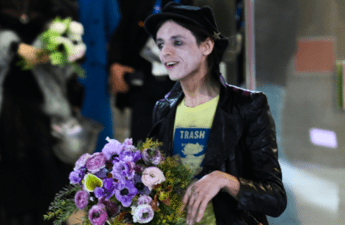 Sanremo 2025, Lucio Corsi chi è: esordi, duetto con Topo Gigio e la ‘visione’ di Verdone