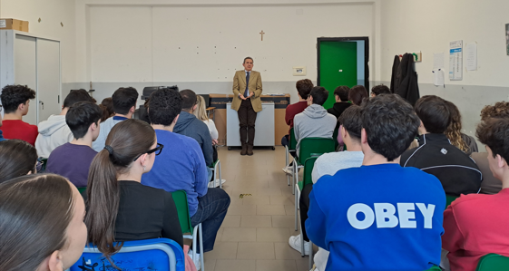 Caltanissetta, il presidente dell’OMCeO D’Ippolito                  incontra gli studenti del liceo scientifico “A. Volta”