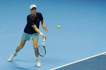 Sinner si allena a Doha, domani il tabellone. E omaggia Schwartzman