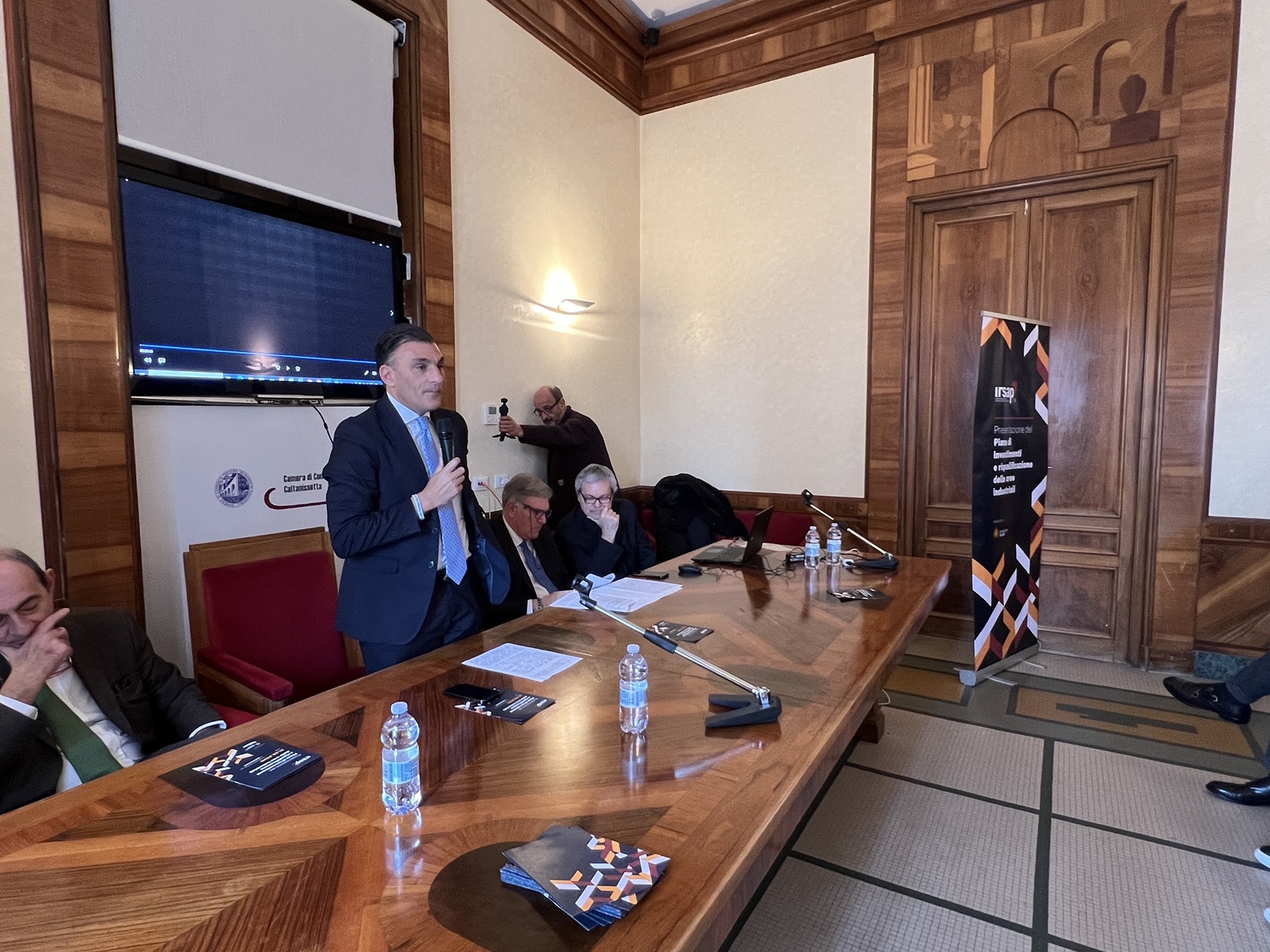 A Caltanissetta primo incontro su Aree industriali e Piano investimenti. Tamajo: «L’obiettivo è attrarre imprese e creare occupazione»