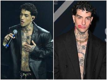 Tony Effe, polemica a Sanremo. Gli tolgono la collana: “Per me il Festival finisce oggi”