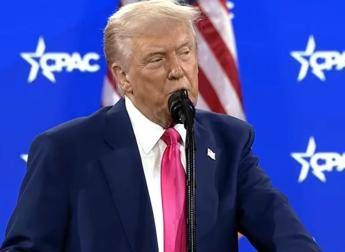 Trump, l’attacco a Biden con parolaccia