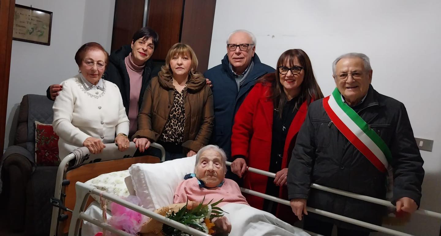 Santa Caterina. La comunità in festa per i 105 anni di nonna Lucia Stella