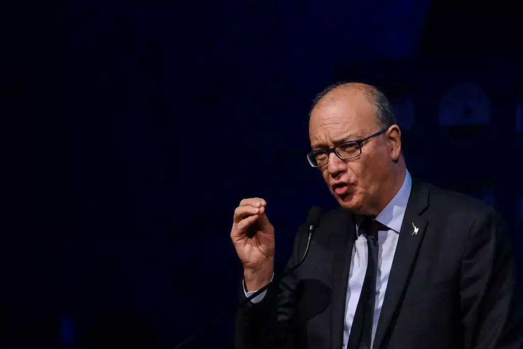 Valditara: “Proporrò l’arresto in flagranza per chi aggredisce i prof”