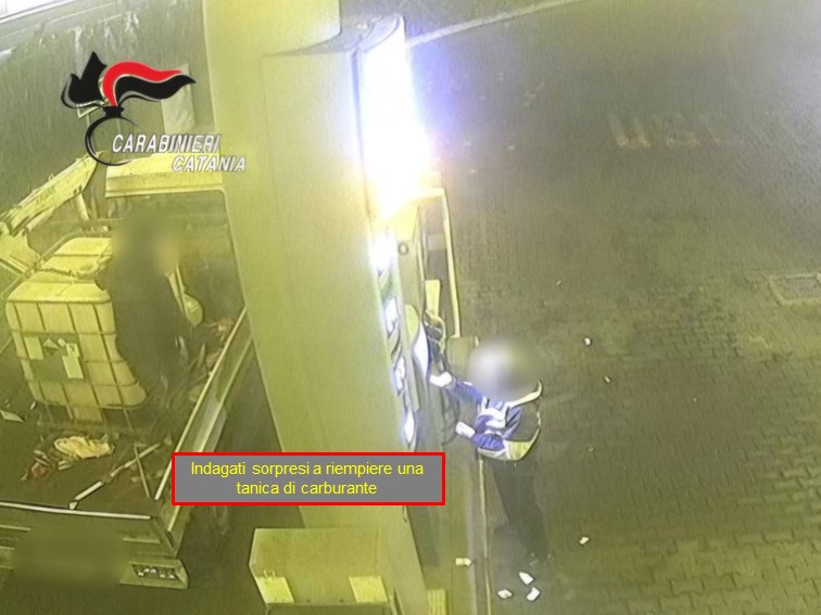 Carte carburante clonate e furti di gasolio, scoperta una banda a Catania