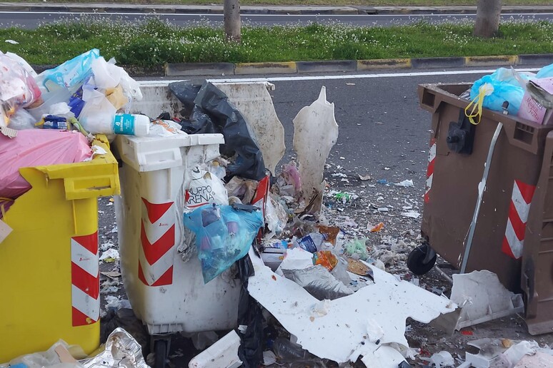 Abbandono rifiuti a Catania, in 8 giorni multe per quasi 120 mila euro