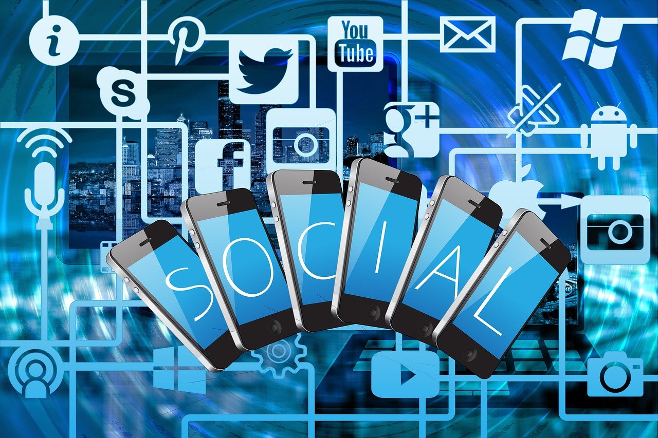 Automazione sui social: vantaggi e limiti delle nuove tecnologie per la gestione dei contenuti