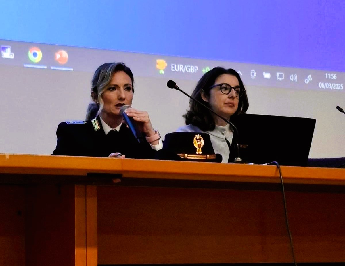 Caltanissetta. La Polizia ha incontrato gli alunni dell’Itet “Rapisardi – Da Vinci” per discutere sulla violenza di genere