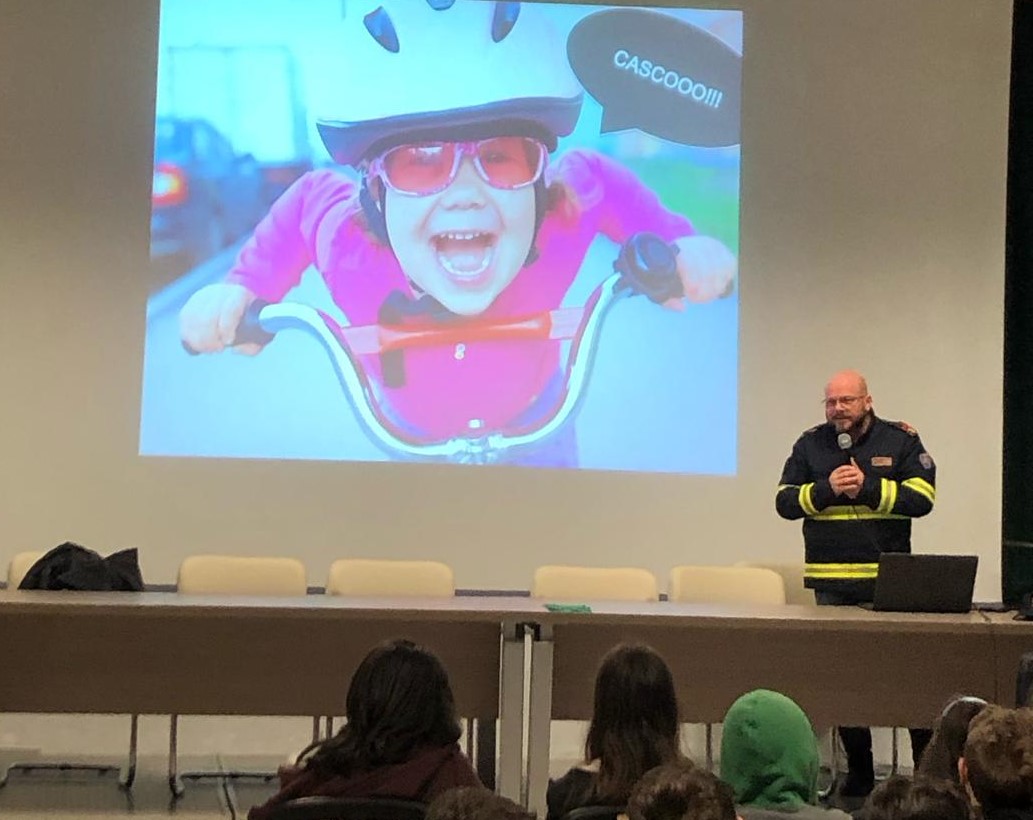 Caltanissetta. La Polizia Stradale promuove il progetto “Sicuri in Bicicletta” alla “Rosso di San Secondo”