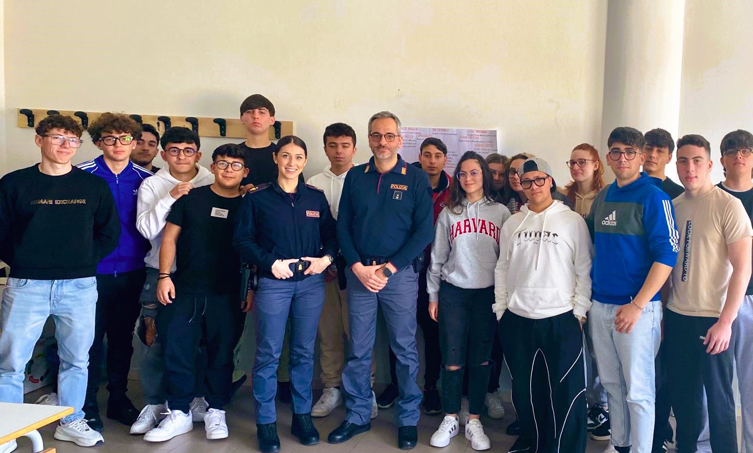 Caltanissetta. La Polizia incontra studenti del 5° anno dell’ITC “Rapisardi” e dell’IIS “Di Rocco” per orientarli nelle scelte post diploma