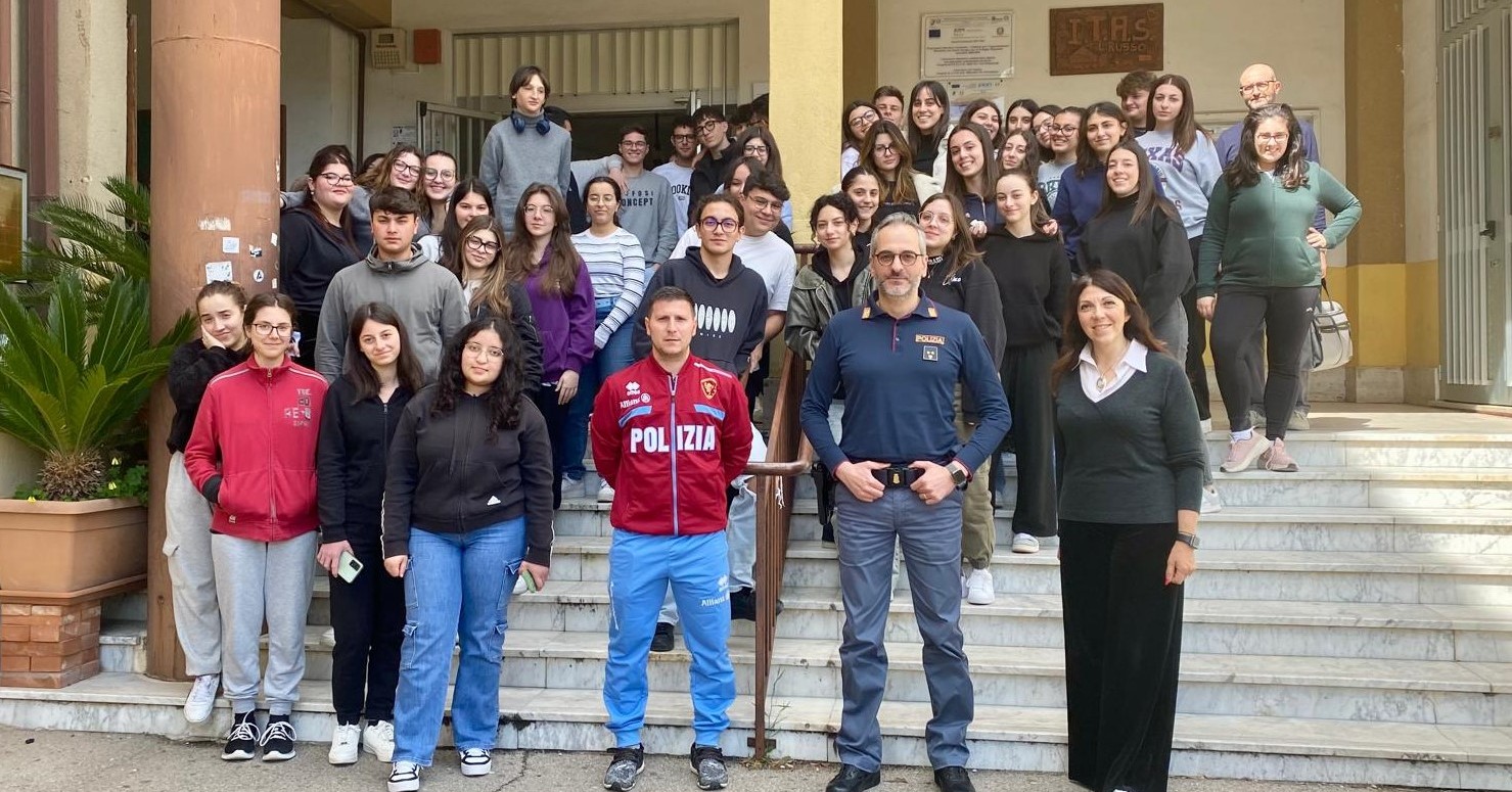 Caltanissetta. Orientamento post diploma: la Polizia incontra gli alunni del “Mottura” e dell'”IISS Russo”