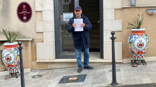 Vallelunga, territorio dimenticato o trascurato? Calogero Ognibene non ci sta.Consegna al Comune certificato elettorale