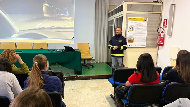 Caltanissetta. L’educazione stradale al centro di un incontro tra gli studenti dell’IISS “Luigi Russo” e la Polizia Stradale