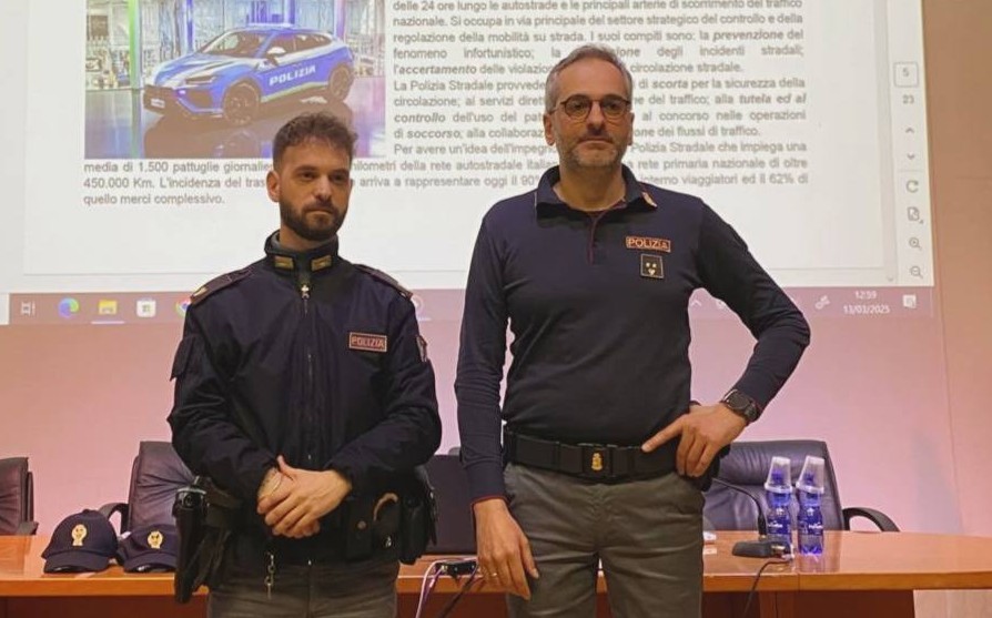 Caltanissetta. Orientamento scolastico post diploma: la Polizia incontra studenti dell’ITC “Rapisardi”