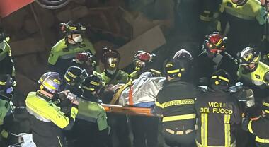 Ultima ora. A Bari estratta viva dalle macerie anziana di 74 anni dispersa dopo il crollo di una palazzina