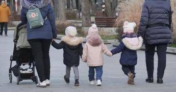 “Ai figli solo il cognome della madre”, la proposta di Franceschini