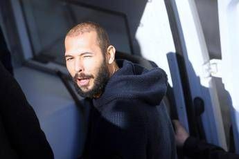 Andrew Tate denunciato per violenza sessuale e maltrattamenti dall’ex fidanzata