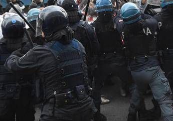Bologna, scontri tra manifestanti e polizia all’inaugurazione dell’anno accademico