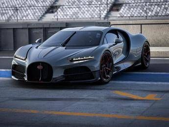 Bugatti Tourbillon: disponibile l’esclusiva configurazione Equipe Pur Sang
