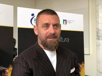 Calcio, De Rossi: “Porta via tanta gente dalla strada”