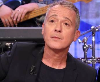 Diaco commosso apre ‘Bellamà’ con una lettera a Sgarbi: “Forza Vittorio! Ti si vuole bene”