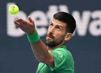 Djokovic, guanti ‘speciali’ a Miami: a cosa serve l’ultima trovata di Nole